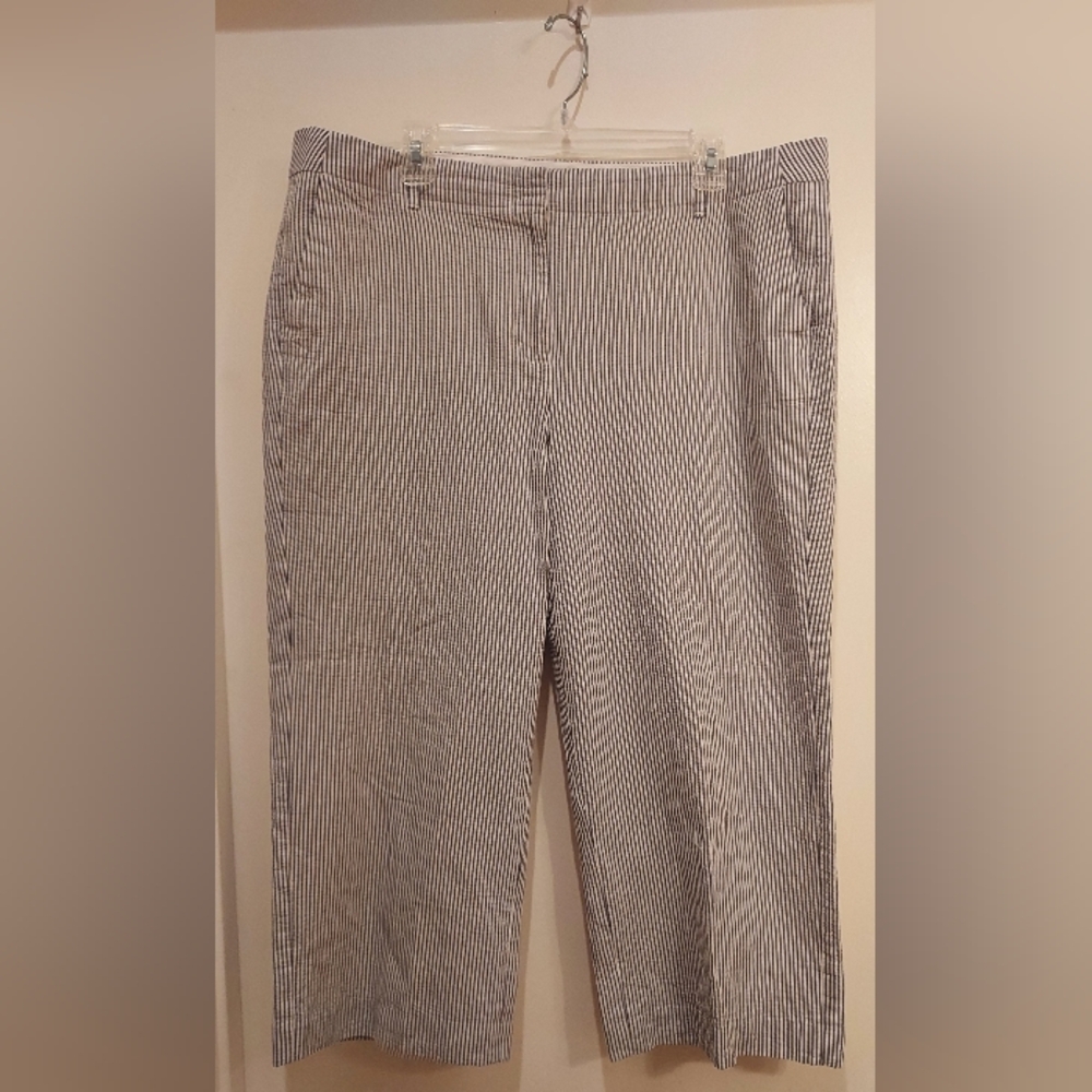 Talbots Seersucker Cropped Pants Womens Size 16 Blue &‎ White Striped